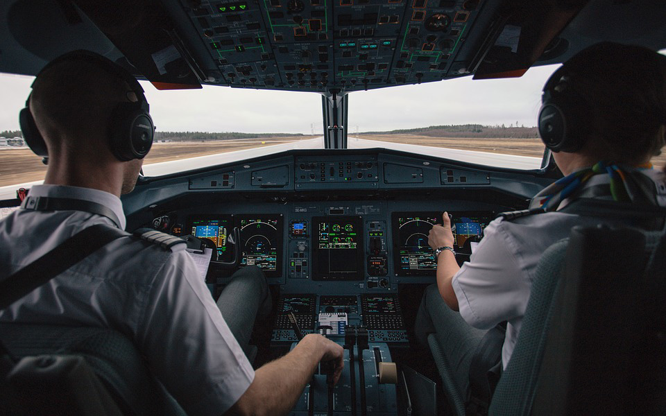 αναγκαστική-προσγείωση-αεροπλάνου-α-2293722