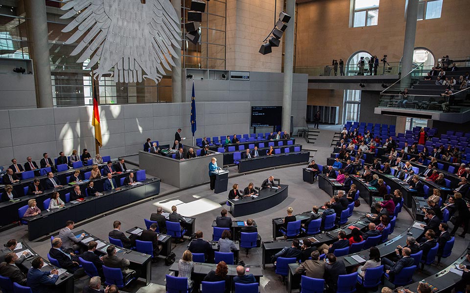 η-μπούντεσταγκ-ενέκρινε-τον-νόμο-για-τ-2294591