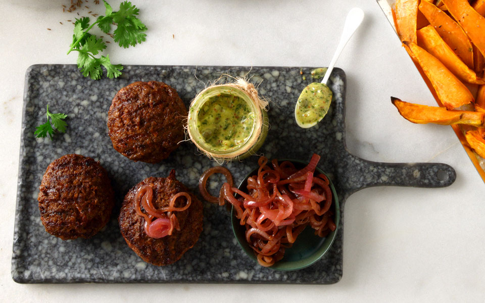 μπιφτέκια-αφράτα-με-καραμελωμένα-κρε-2294125