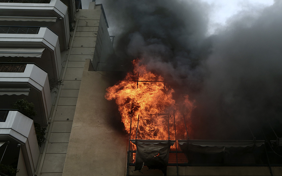 φωτιά-σε-διαμέρισμα-πολυκατοικίας-στ-2295032