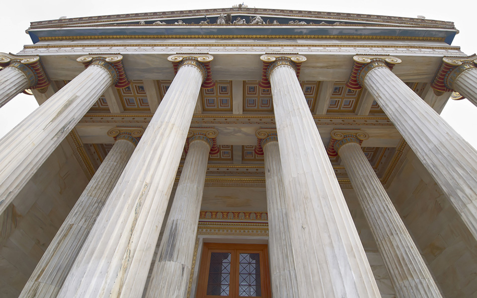 μειώνονται-τα-διδακτορικά-από-ελληνι-2294891