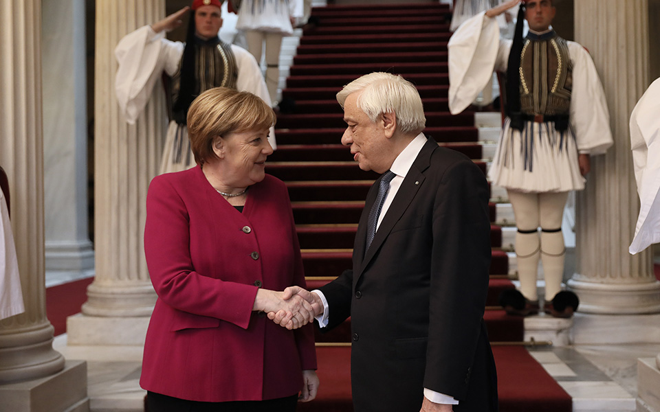 μέρκελ-υπόθεση-καρδιάς-να-στηρίξουμε-2293398