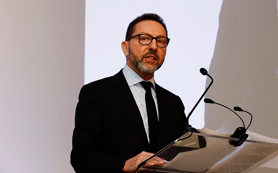 υπέρ-και-των-δύο-σχεδίων-για-τα-κόκκινα-2296350