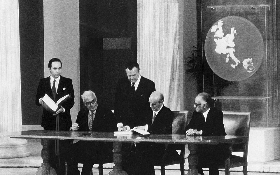 και-αντίπαλοι-και-συμπολίτες-2296711