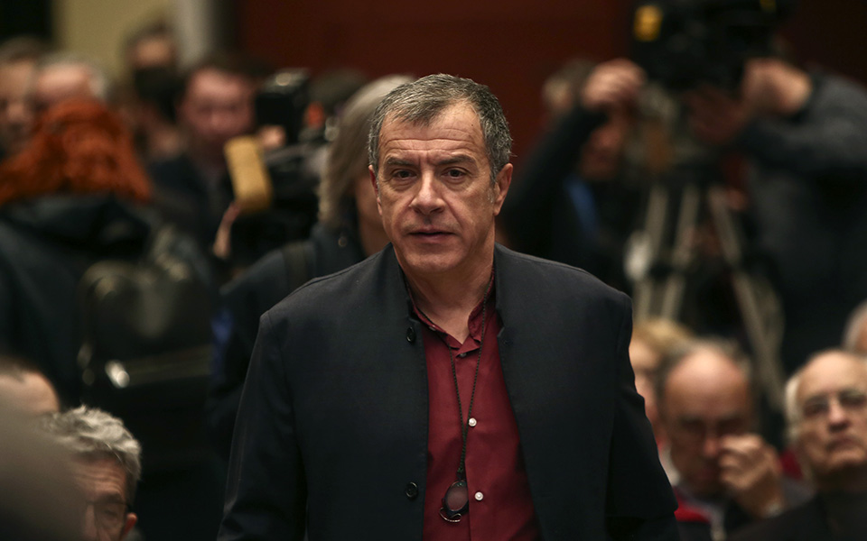 θεοδωράκης-το-ποτάμι-δεν-νοιάστηκε-πο-2297364