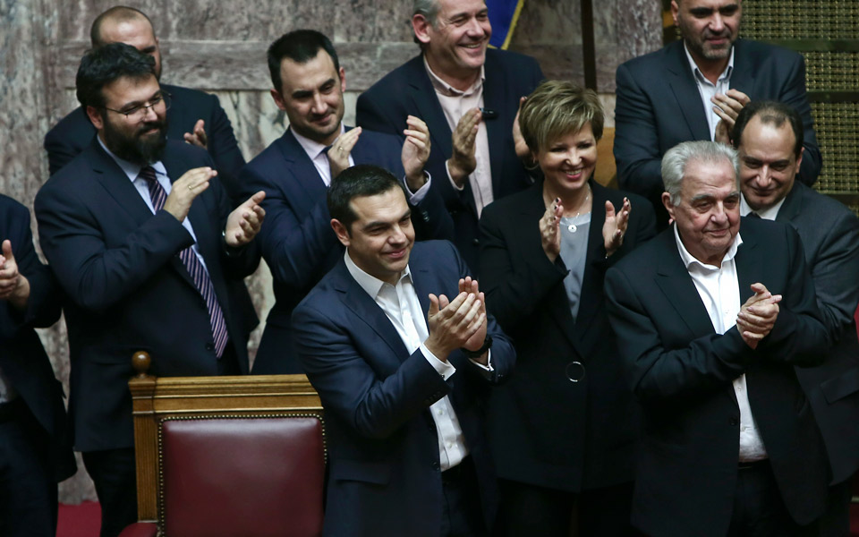 με-το-βλέμμα-στραμμένο-στην-ελληνική-β-2294439