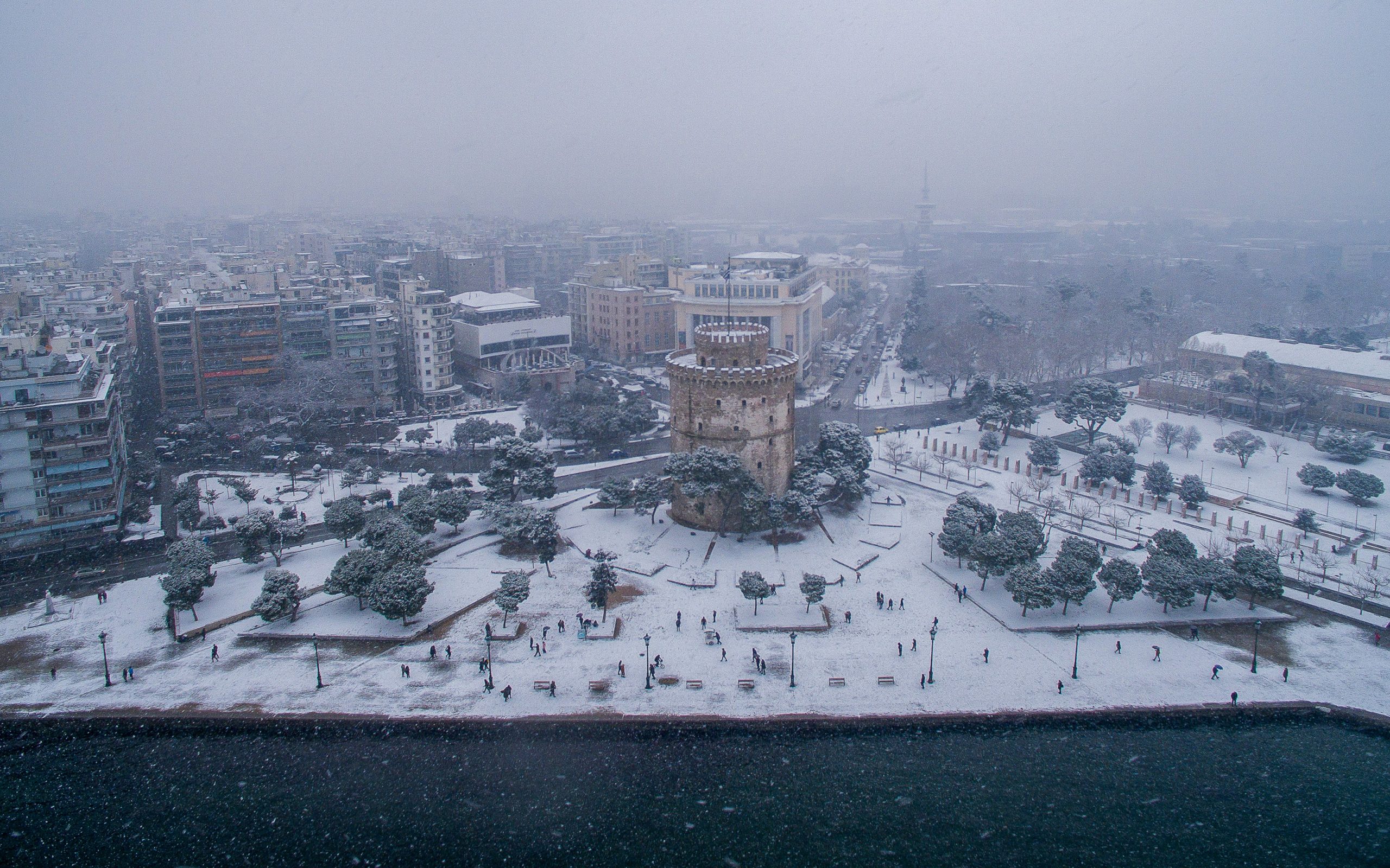 η-χιονισμένη-θεσσαλονίκη-μέσα-από-8-αερ-2293083