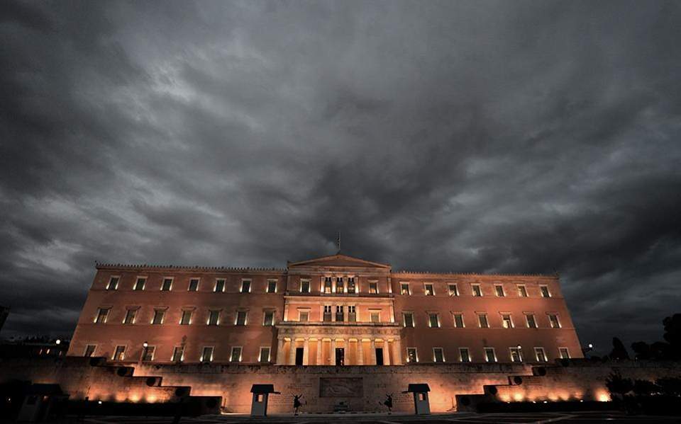 νίκος-κ-αλιβιζάτος-παραμένει-η-ελλάδα-2295779