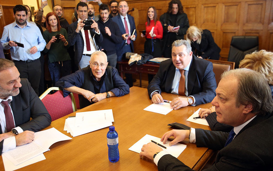 δεν-πέρασε-η-πρόταση-καμμένου-για-αποχ-2293451