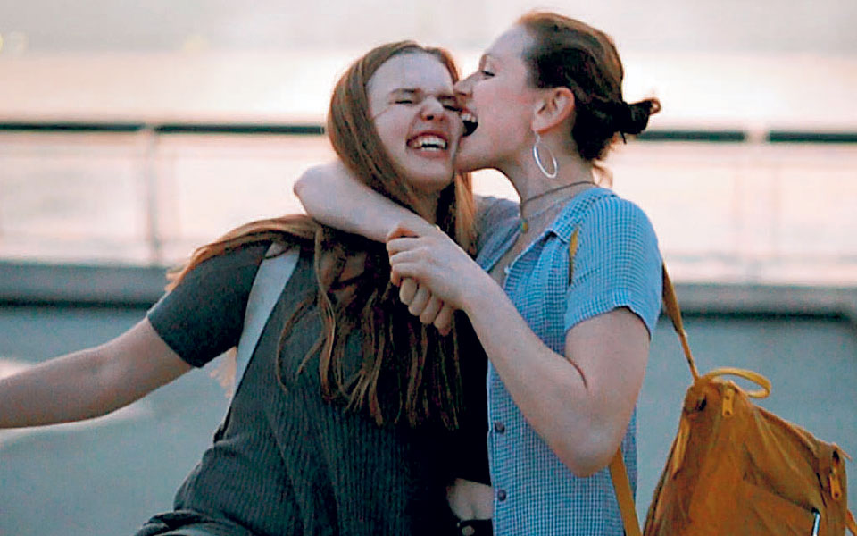 κορίτσια-σε-πανικό-ενηλικίωσης-2300231