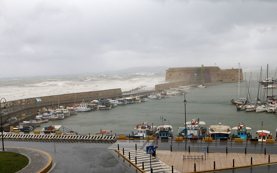 η-χιόνη-έπνιξε-την-κρήτη-2300536