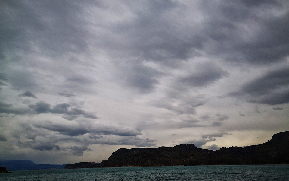 χαμηλές-θερμοκρασίες-με-βροχές-και-κα-2300303