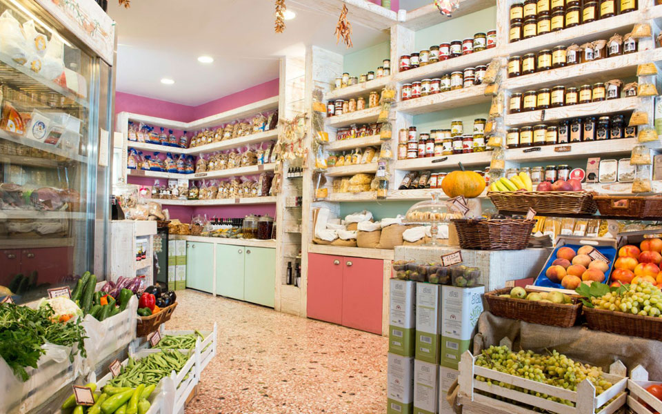 στα-παντοπωλεία-της-αθήνας-2300194