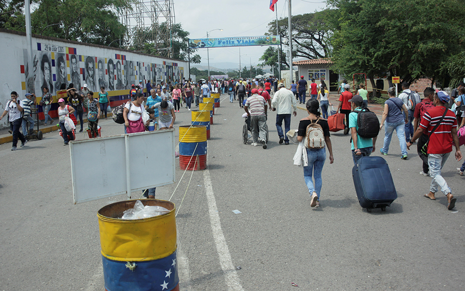 τι-οδήγησε-τη-βενεζουέλα-στην-οικονομ-2299156