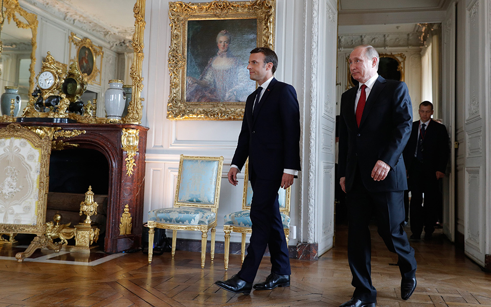 τηλεφωνική-επικοινωνία-μακρόν-πούτ-2300445