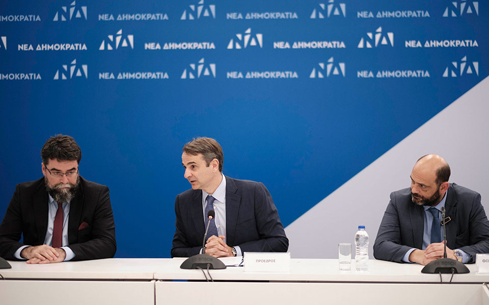 διπλή-επίθεση-στο-μαξίμου-από-τη-ν-δ-2297787