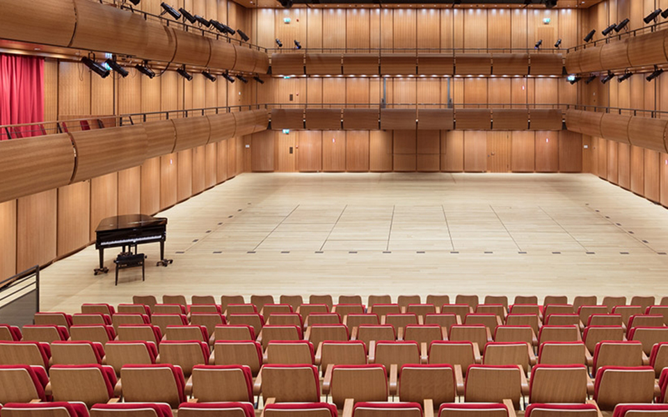 μια-σύγχρονη-όπερα-για-το-μέλι-και-την-π-2305039