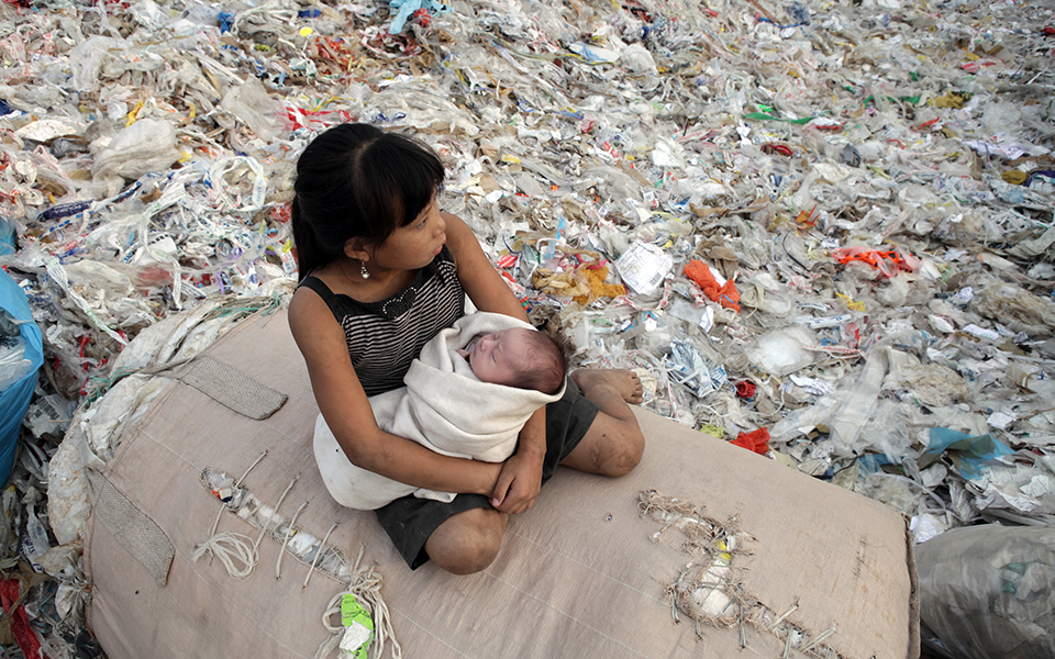 η-θέαση-του-κόσμου-από-μια-χωματερή-2304985