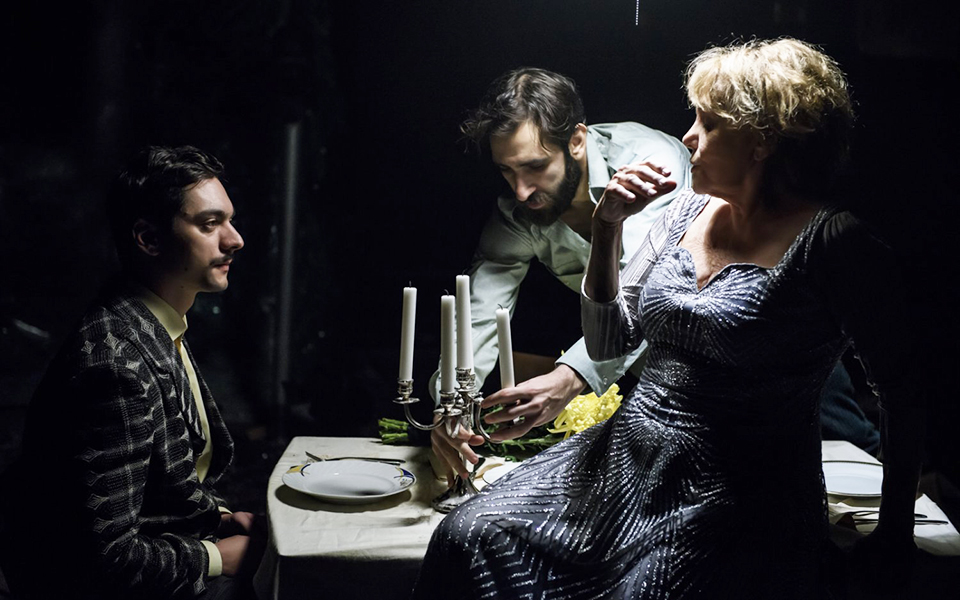 η-απογείωση-του-γυάλινου-κόσμου-2304982