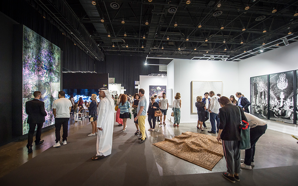 σαμπάνια-χιτζάμπ-και-κοινωνικοπολιτ-2306421