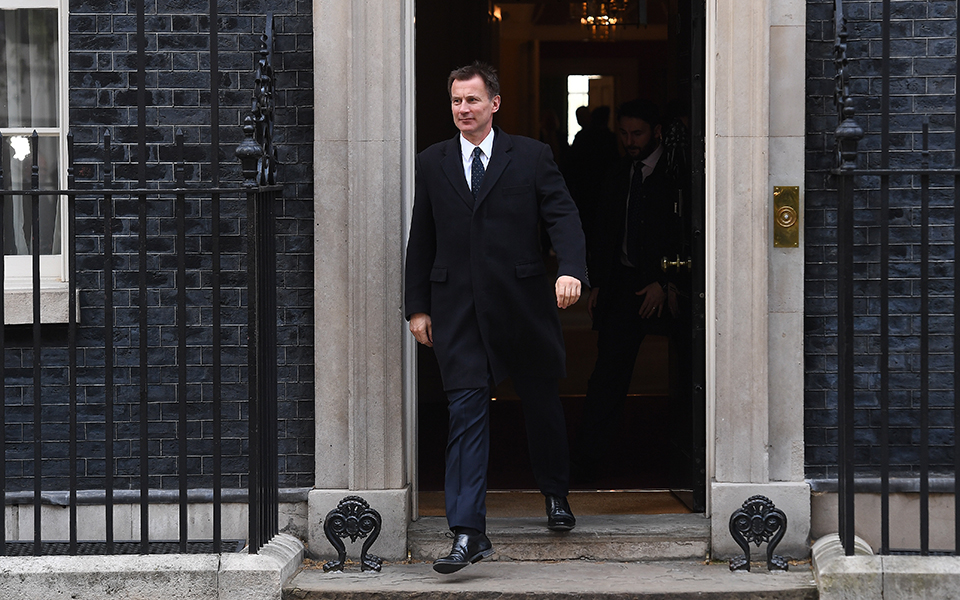 φρενήρες-πολιτικό-παζάρι-στη-βρετανί-2306791