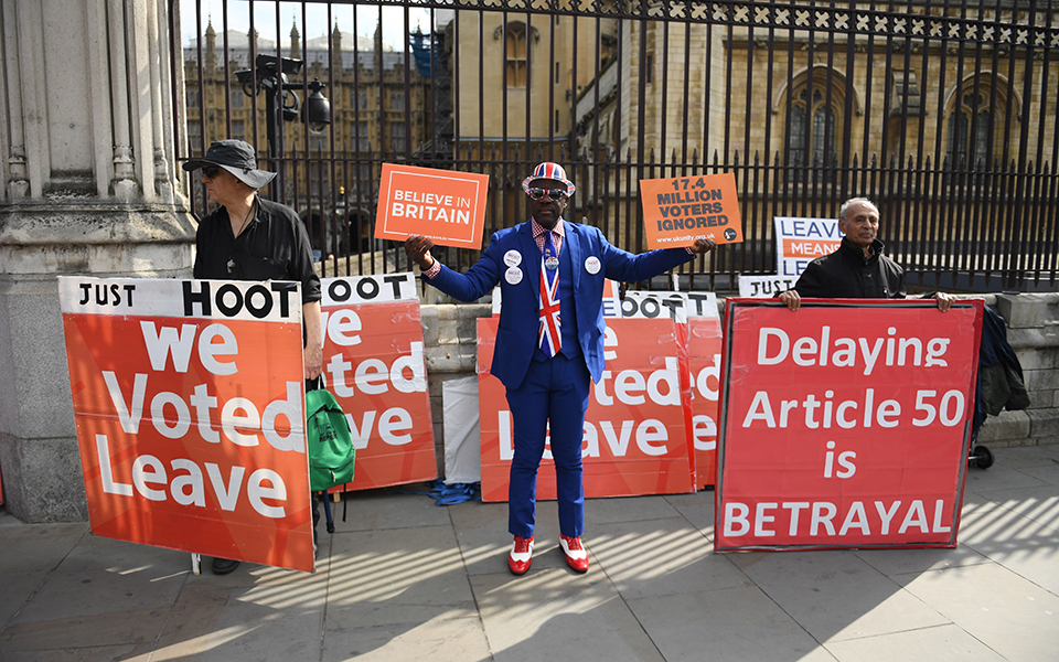 βρετανία-η-μέι-παίζει-και-τα-τελευτα-2307171