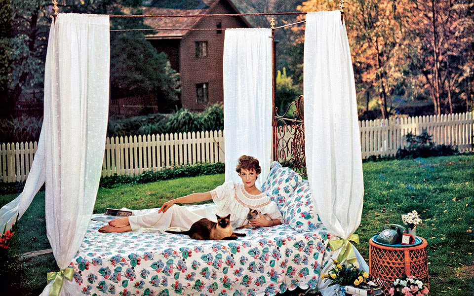 ένα-κρεβάτι-στον-κήπο-2305048