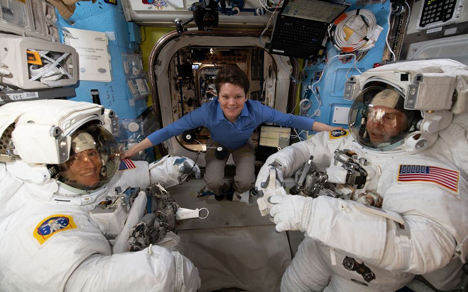 ακύρωσε-τον-γυναικείο-διαστημικό-περ-2306679