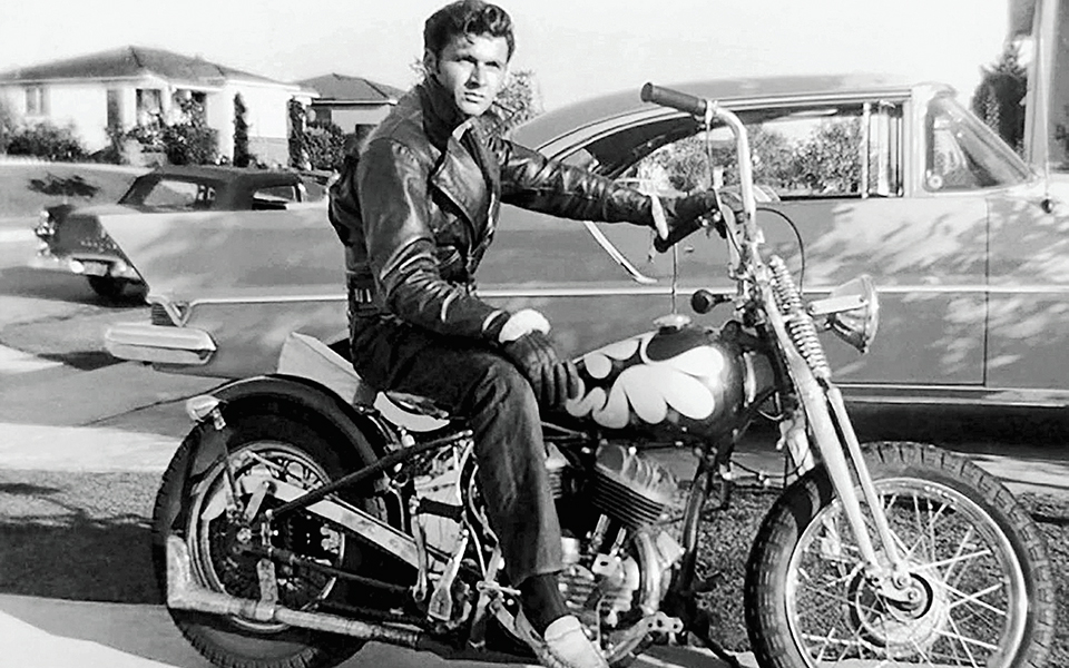 από-τη-μισιρλού-στην-κακούργα-πεθ-2307237