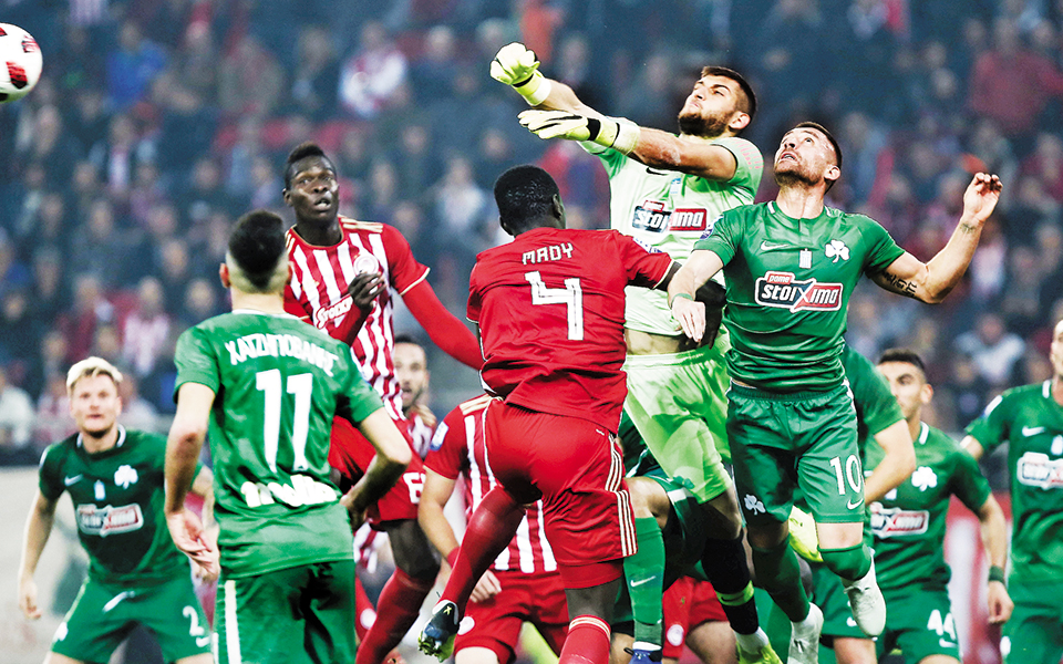 ποδόσφαιρο-ενα-ξεθωριασμένο-ντέρμπ-2305188