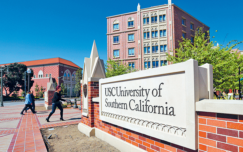 κολεγιόπαιδα-και-φοιτητές-2305994