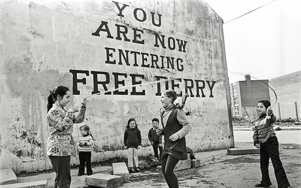 τα-κορίτσια-και-τα-αγόρια-του-ντέρι-2306082