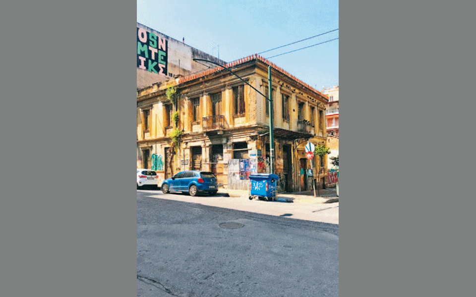 τα-σπίτια-που-έμειναν-στην-οδό-τριών-ιε-2307664