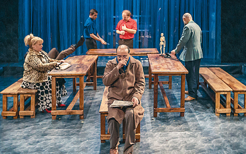 καλλιτεχνική-αρτιότητα-στον-προθάλ-2304170