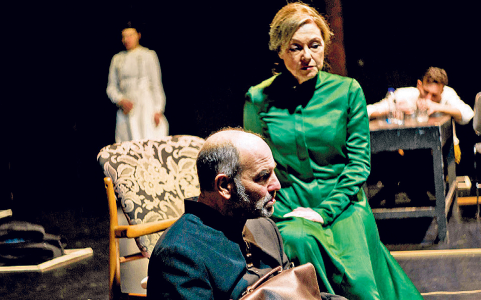 ενδιαφέροντες-βρικόλακες-στο-θέατ-2305112