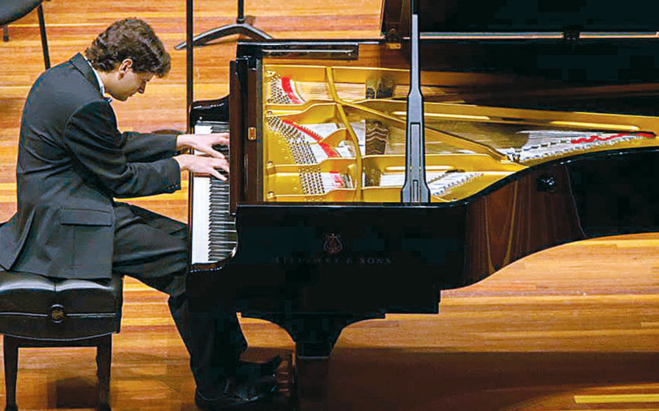 δεξιοτεχνικά-εντυπωσιακός-και-εκφρα-2304177