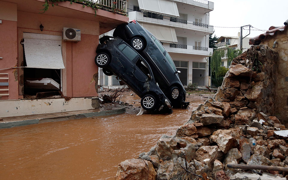 καταπέλτης-για-δούρου-και-δήμους-το-πό-2306072