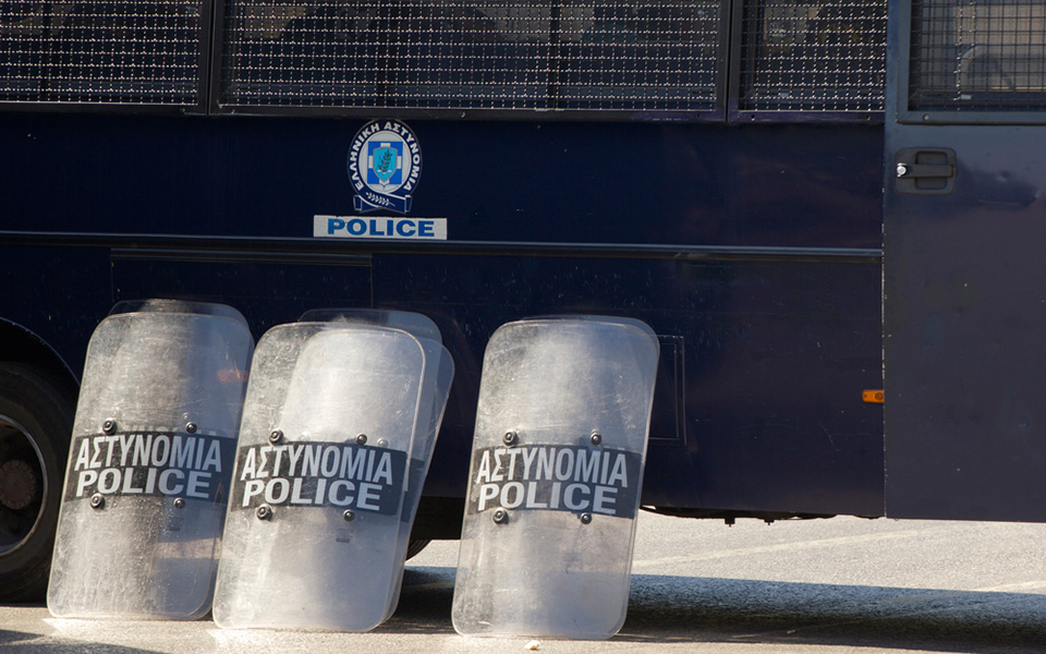 η-επικίνδυνη-σιγή-ασυρμάτου-στην-ελ-ασ-2303152