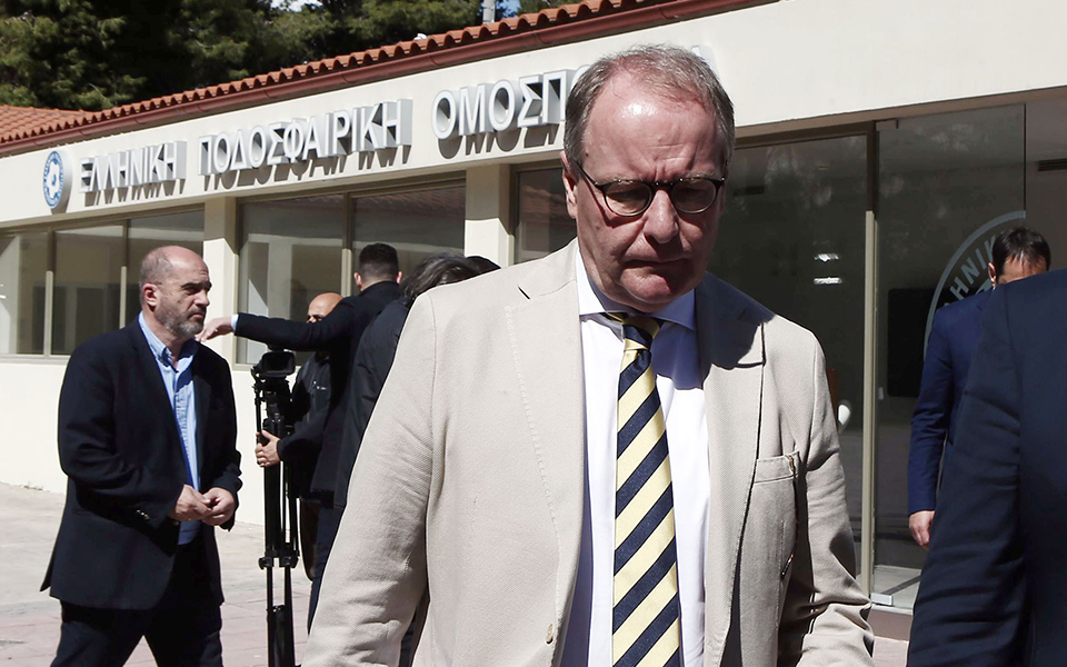 fifa-και-uefa-επανέφεραν-την-απειλή-grexit-2309988