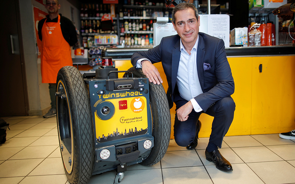 ο-r2-d2-θα-κουβαλάει-τα-ψώνια-στα-σούπερ-μάρ-2312150