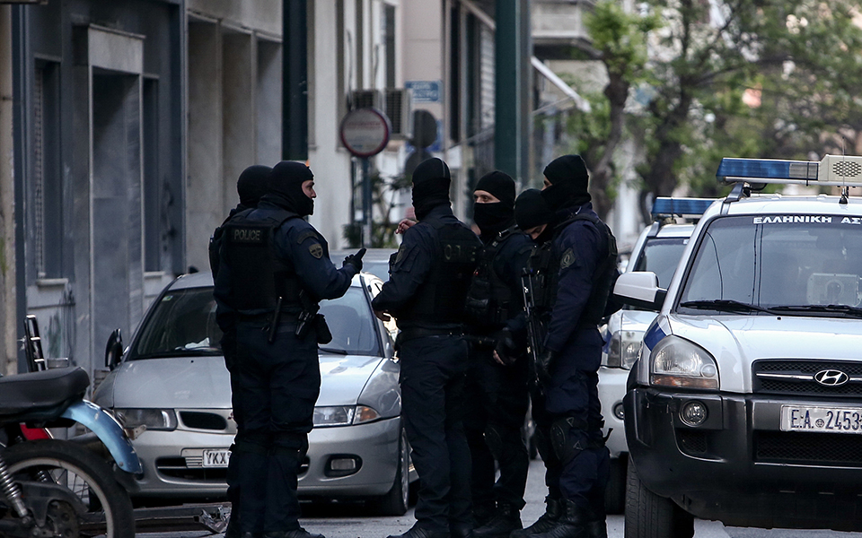 εκκένωση-ακόμη-δύο-κτιρίων-στα-εξάρχε-2312120