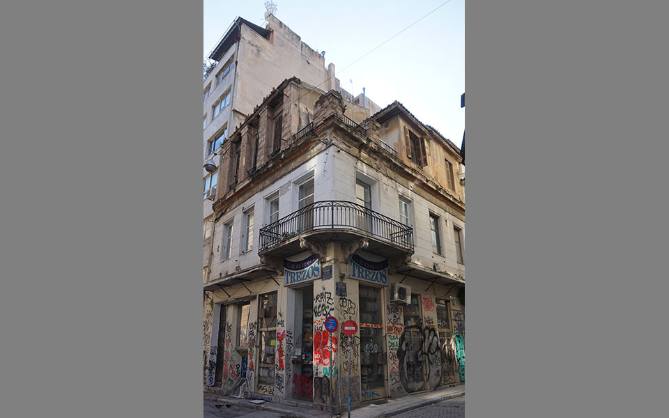 θραύσματα-της-παλιάς-ζωής-γύρω-από-τον-2312193