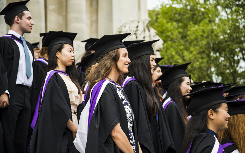 βρετανία-αύξηση-στα-δίδακτρα-για-φοιτ-2313673