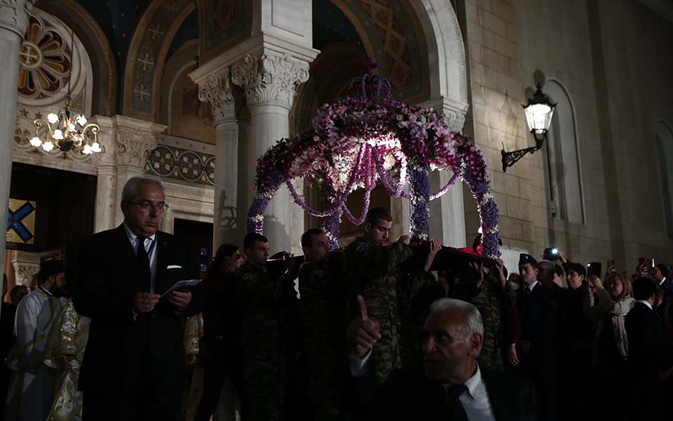 κατάνυξη-στους-επιταφίους-ολόκληρης-2313535