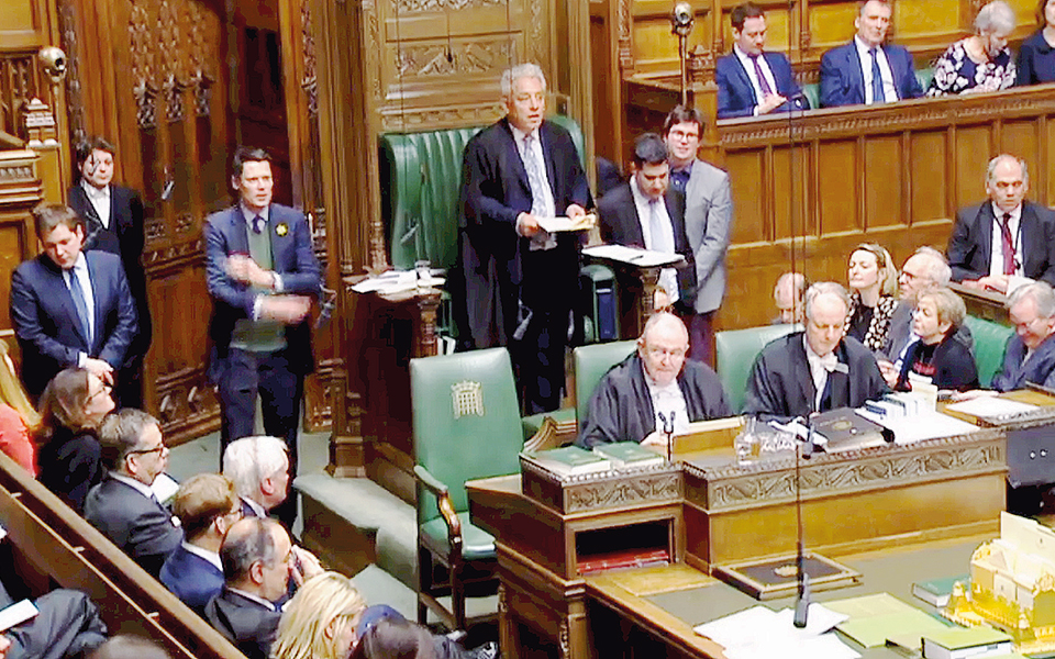 ακόμη-πιο-κοντά-στο-άτακτο-brexit-η-μ-βρεταν-2308222