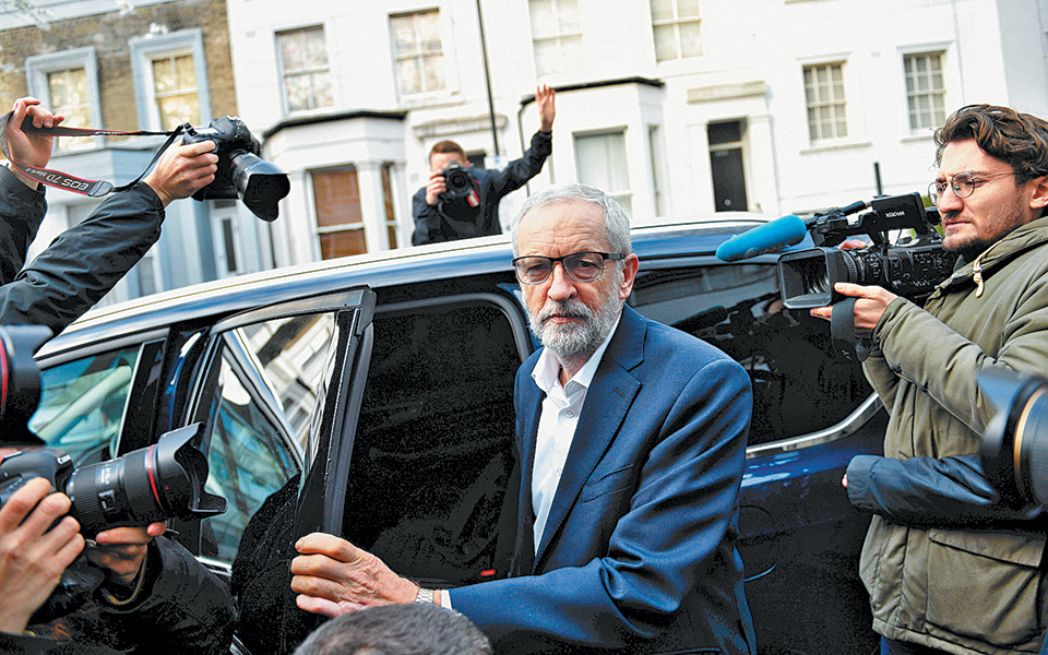 βρετανία-ματωμένος-γάμος-μέι-κόρμ-2308930