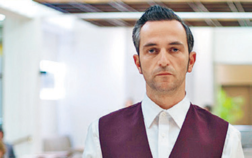 η-επιστροφή-μου-ως-μονομανούς-σερβιτό-2309294