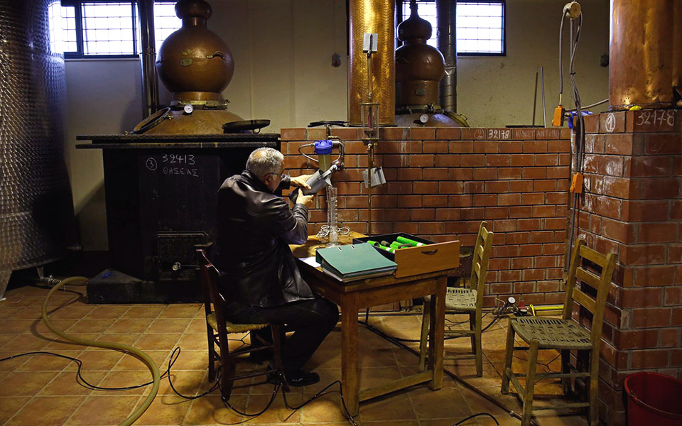 τσίπουρο-από-προσφυγικά-συνταγολόγι-2307996