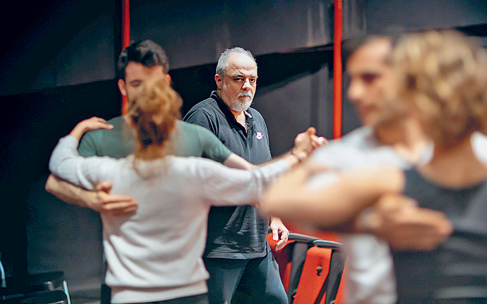 χιούμορ-και-στο-βάθος-αγωνία-2314277