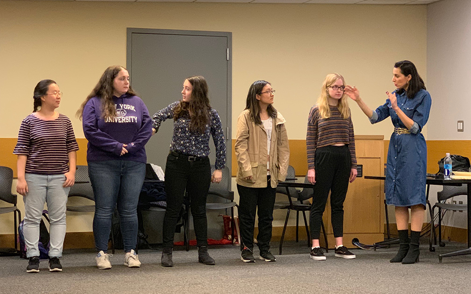 διδάσκοντας-αρχαίο-δράμα-στο-μανχάτα-2315629